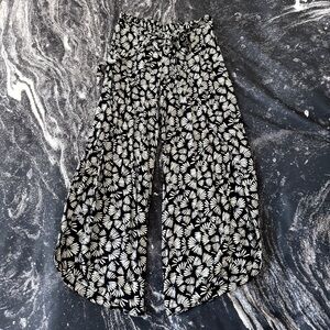 Blue Island Women's Wide Leg Black White Patterned Wrap Ankle Capri Pants Med M